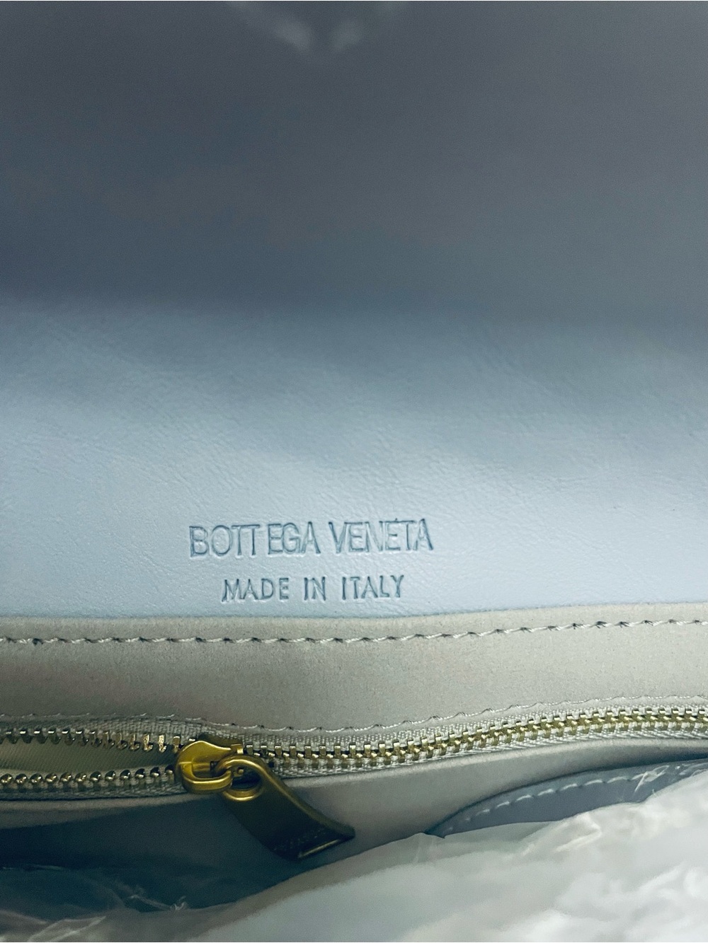 Bottega Veneta andiamo clutch metallic Gold or Denim blue suede - Picture 10 of 11